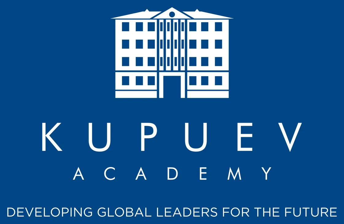 Купуев Академиясынын логотиби — Developing global leaders for the future